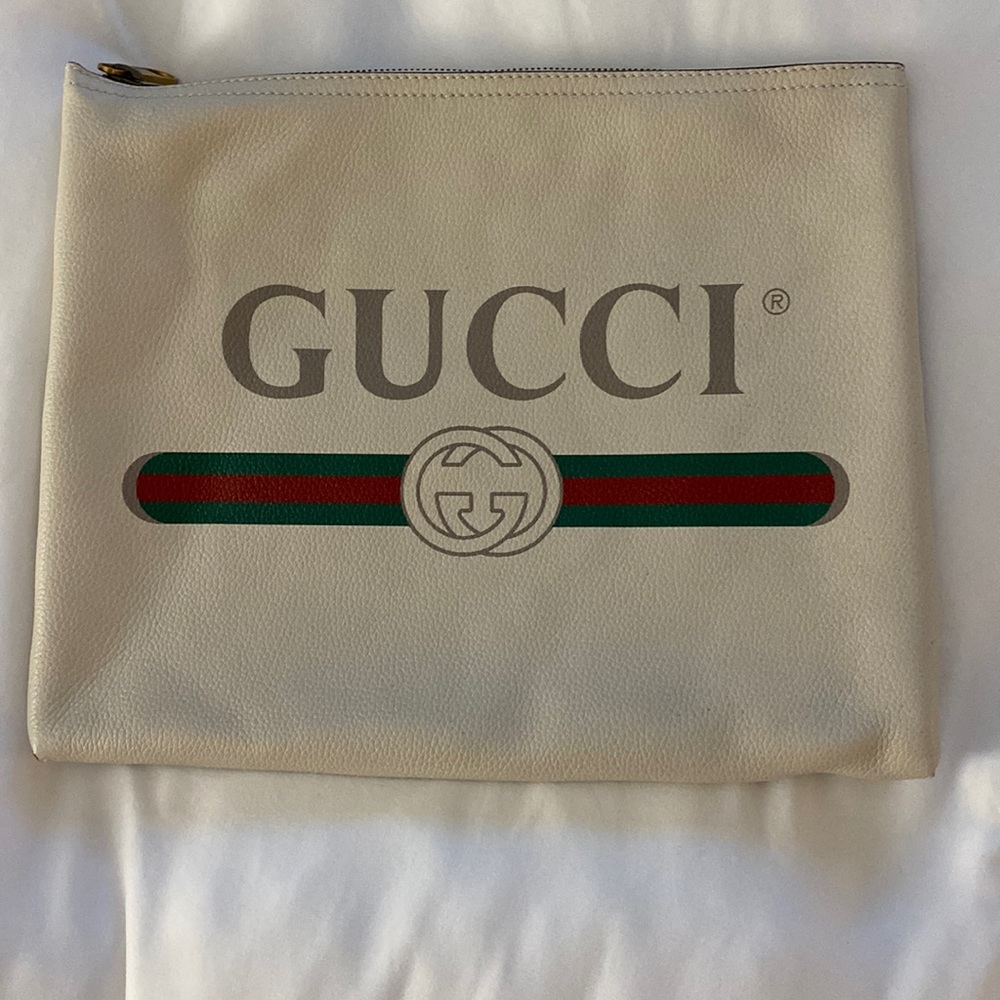 Never Used! Gucci Leather Logo Clutch